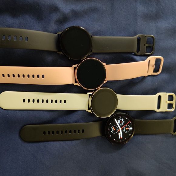 SOLD—-Samsung Watches for sale - 22 pieces - Picture 9 of 11